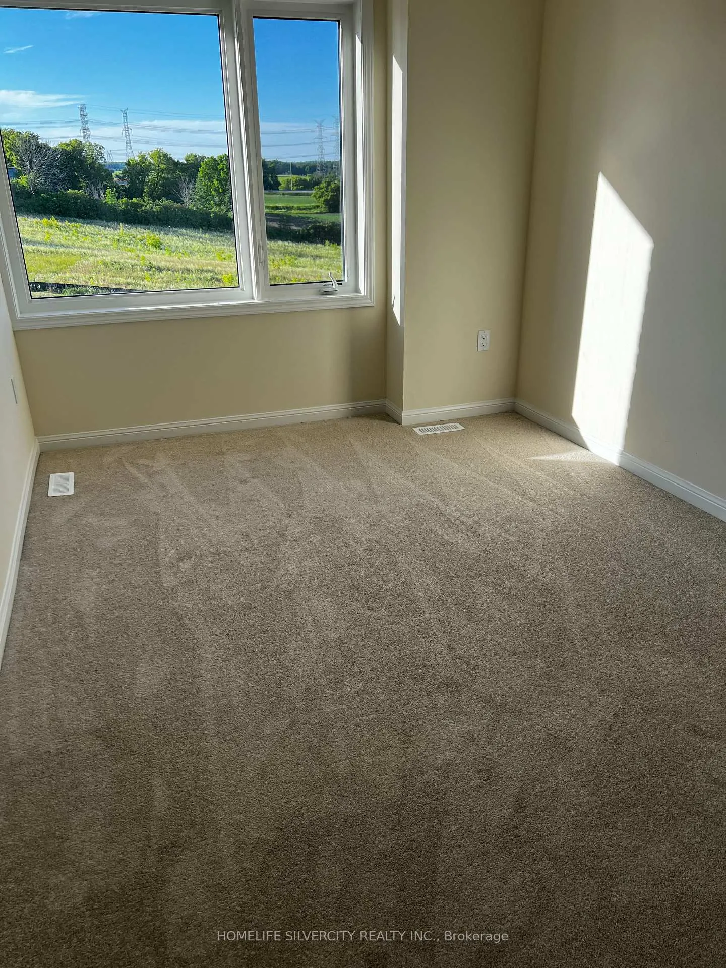 Photo 11 of 305 Windfields Farm Drive E, Oshawa, Windfields — HOMEH