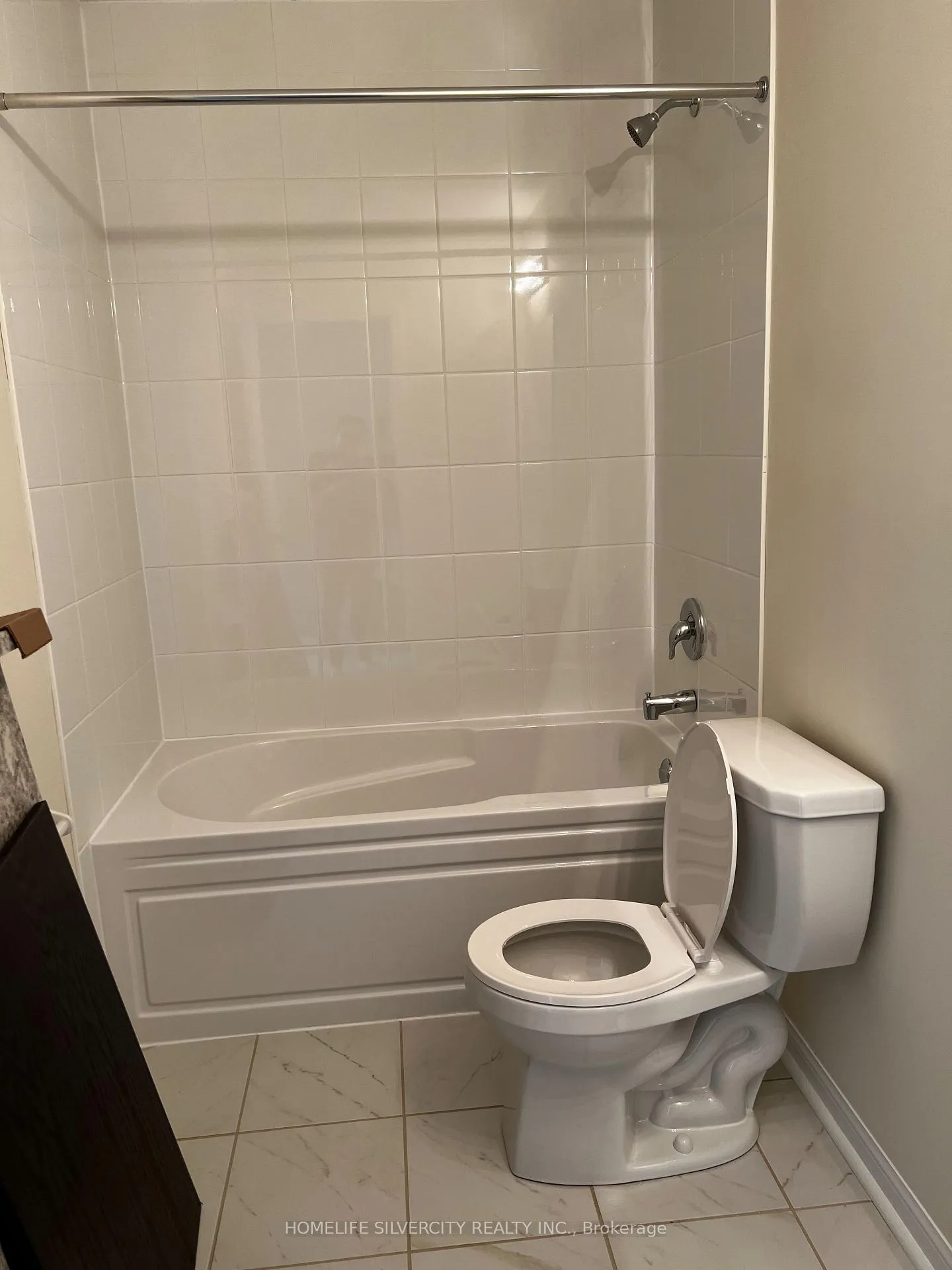 Photo 13 of 305 Windfields Farm Drive E, Oshawa, Windfields — HOMEH