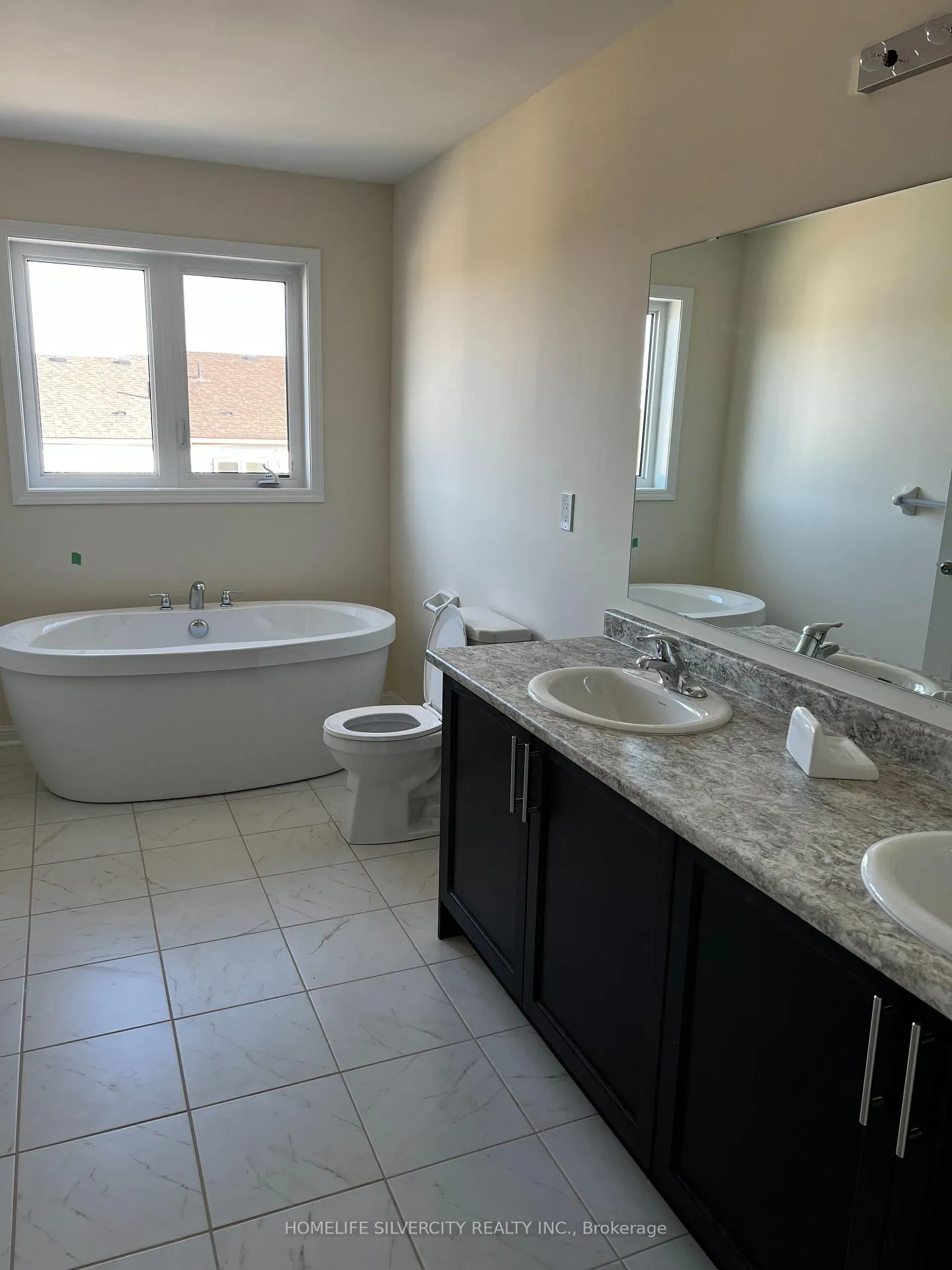 Photo 15 of 305 Windfields Farm Drive E, Oshawa, Windfields — HOMEH
