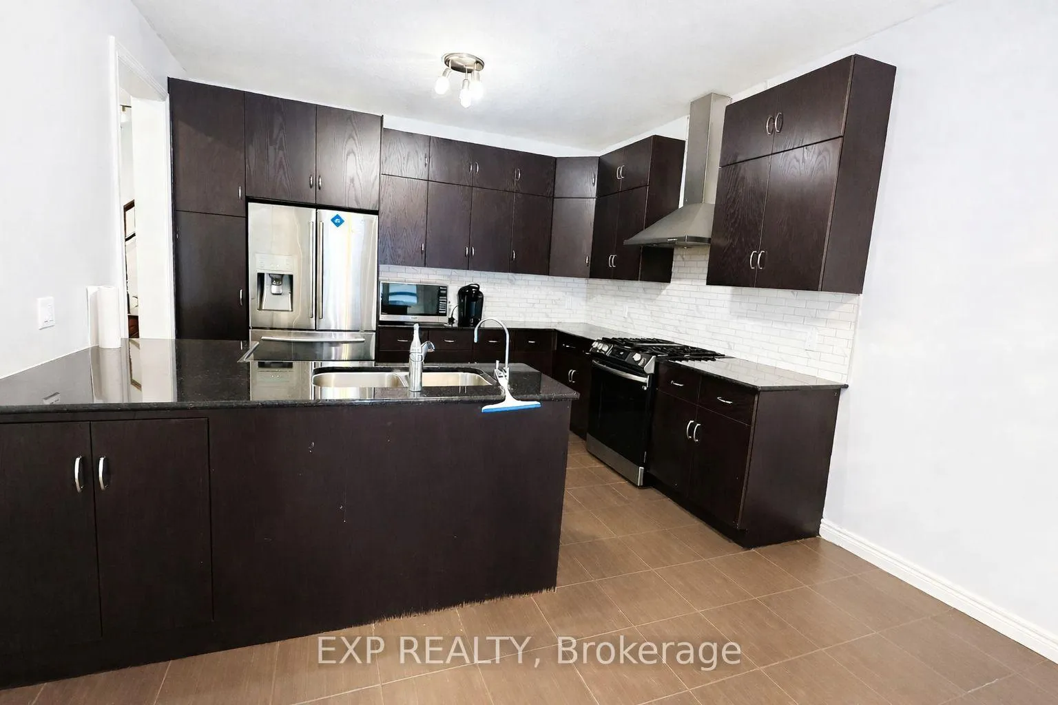 Photo 6 of Unit Upper, 127 Elmbank Trail, Kitchener — HOMEH