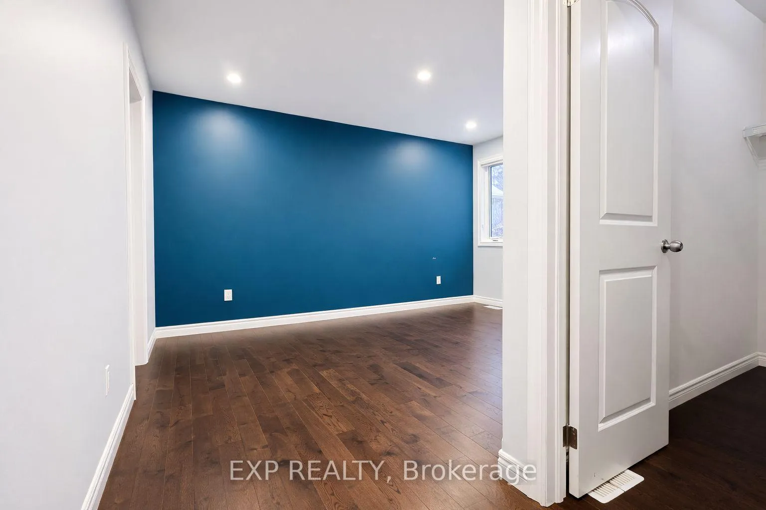 Photo 16 of Unit Upper, 127 Elmbank Trail, Kitchener — HOMEH