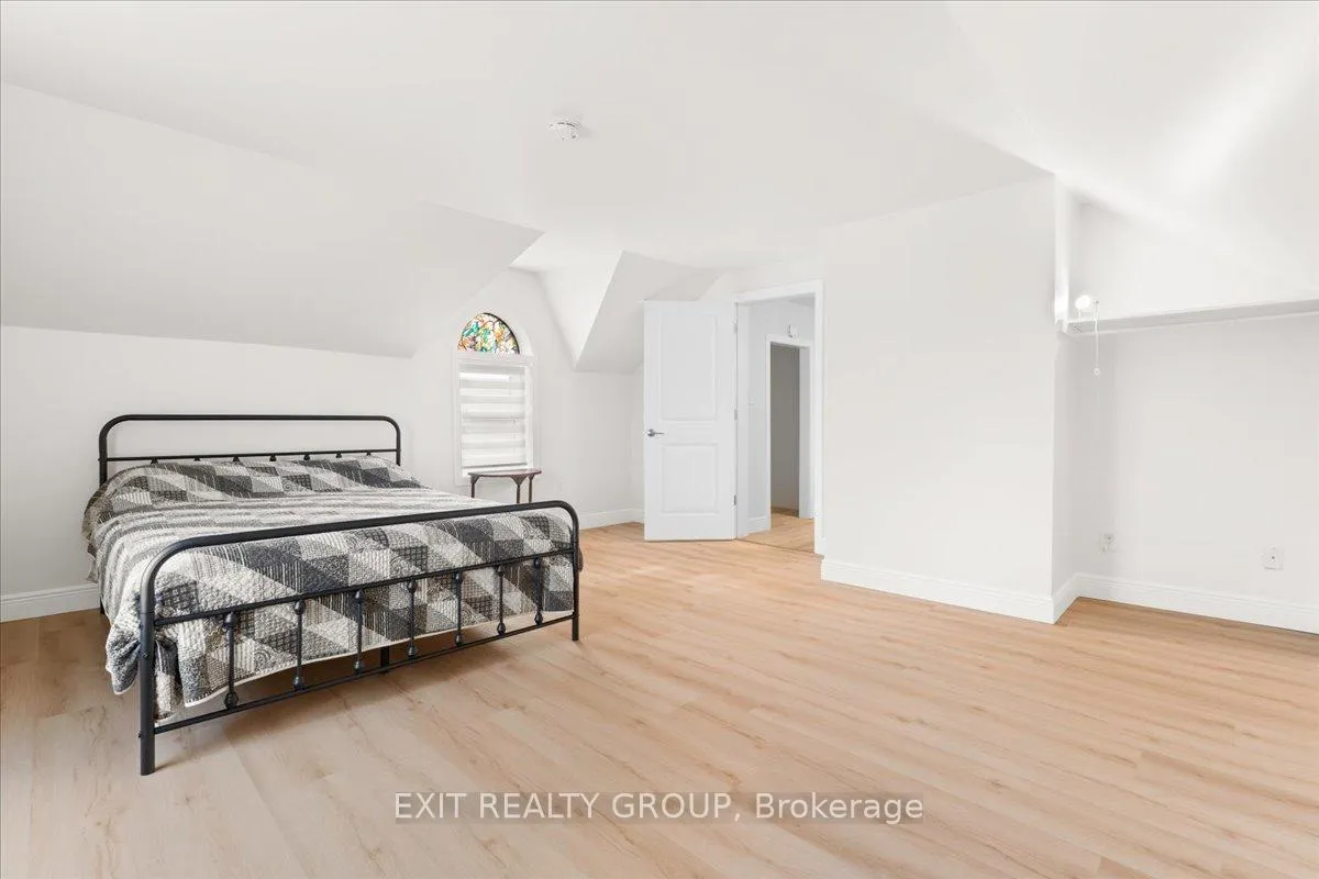Photo 16 of 25 Perry Avenue, Brighton, Brighton (Town) — HOMEH
