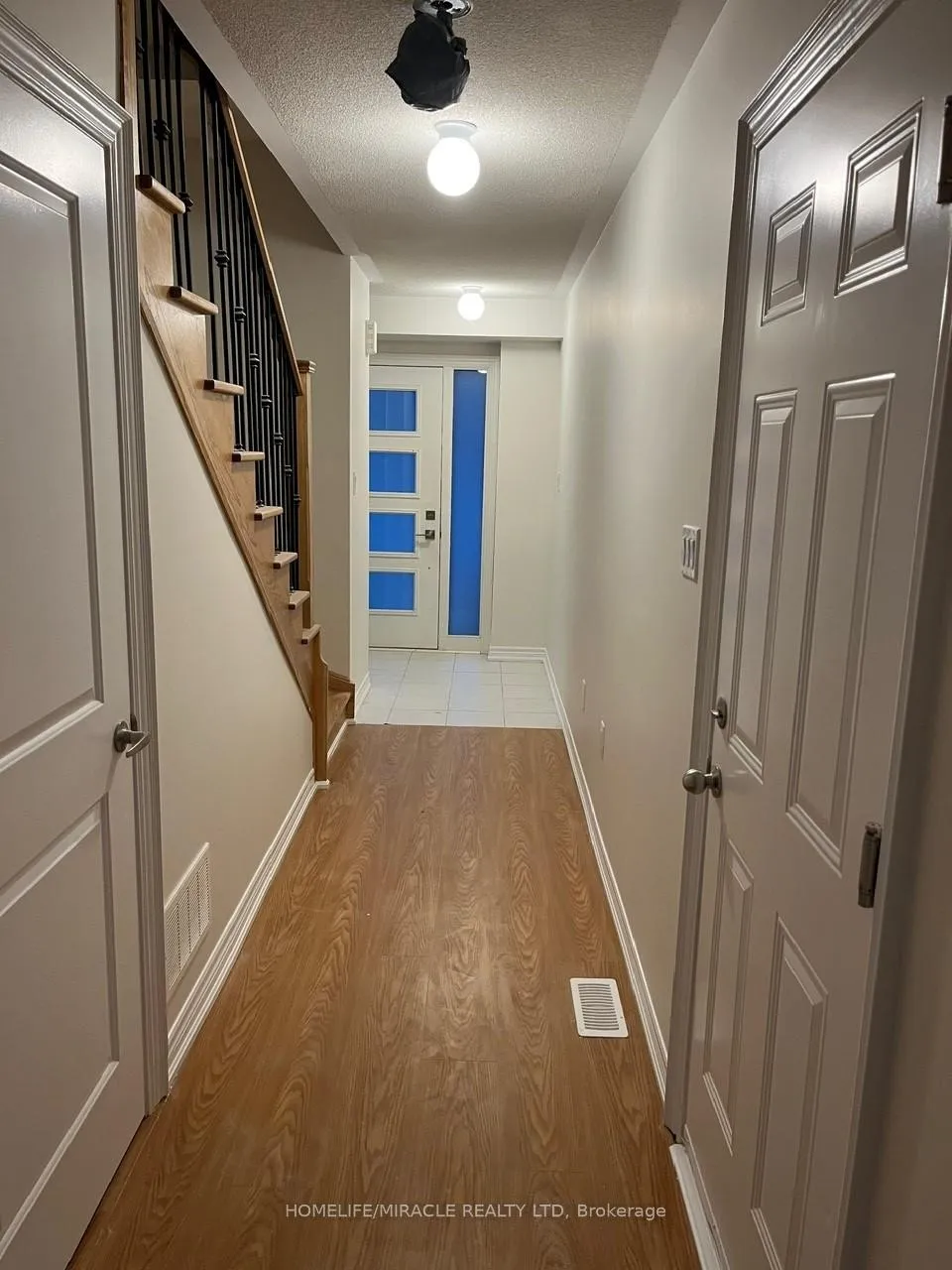 Photo 2 of 10 Queenpost Drive, Brampton, Credit Valley — HOMEH