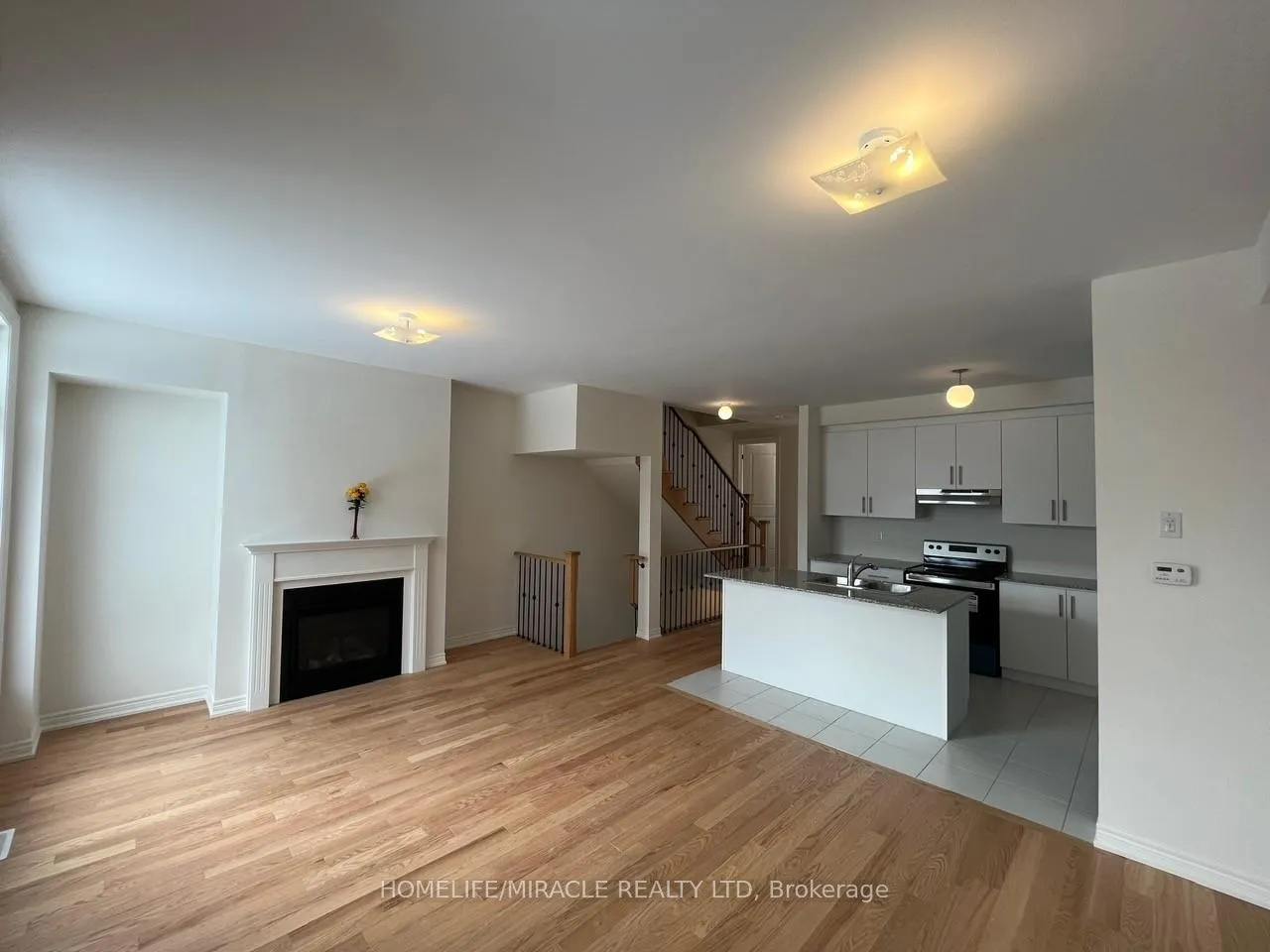 Photo 5 of 10 Queenpost Drive, Brampton, Credit Valley — HOMEH