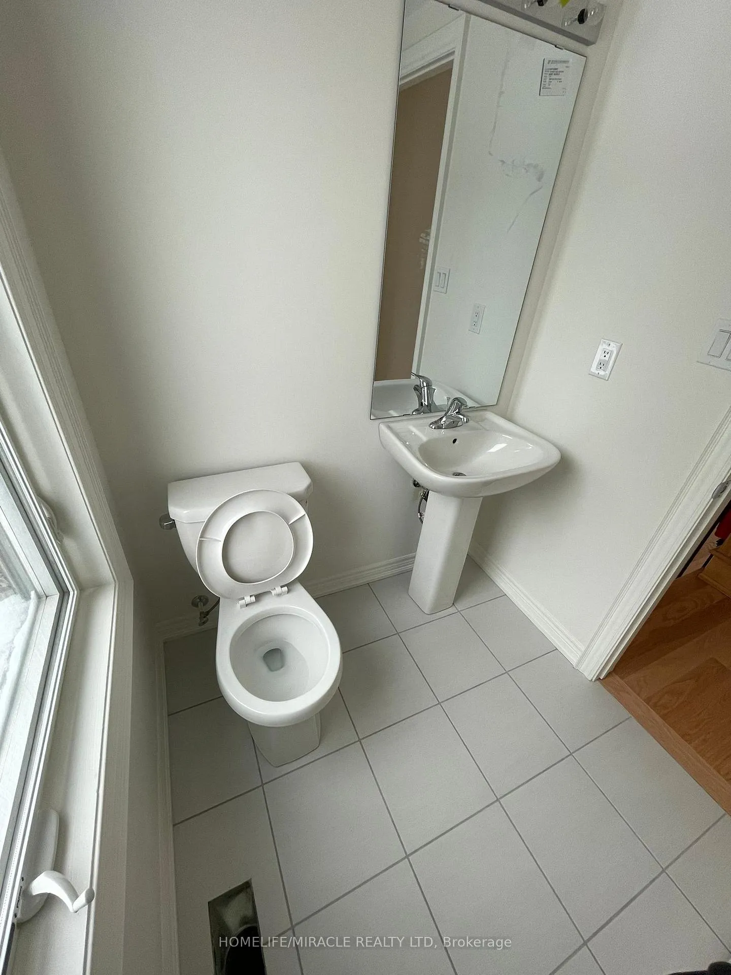 Photo 8 of 10 Queenpost Drive, Brampton, Credit Valley — HOMEH