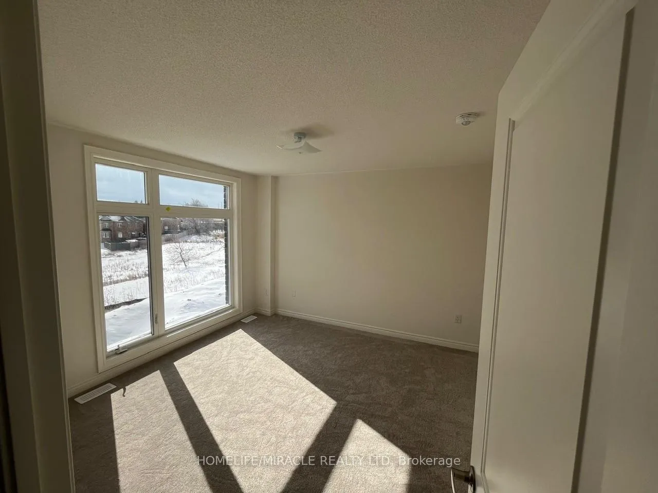 Photo 11 of 10 Queenpost Drive, Brampton, Credit Valley — HOMEH
