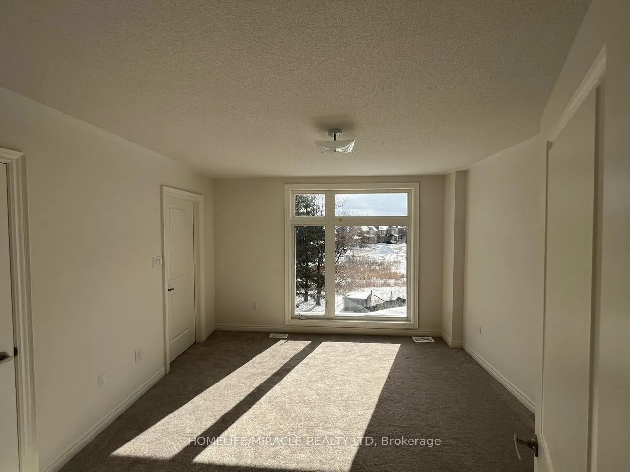 Photo 12 of 10 Queenpost Drive, Brampton, Credit Valley — HOMEH
