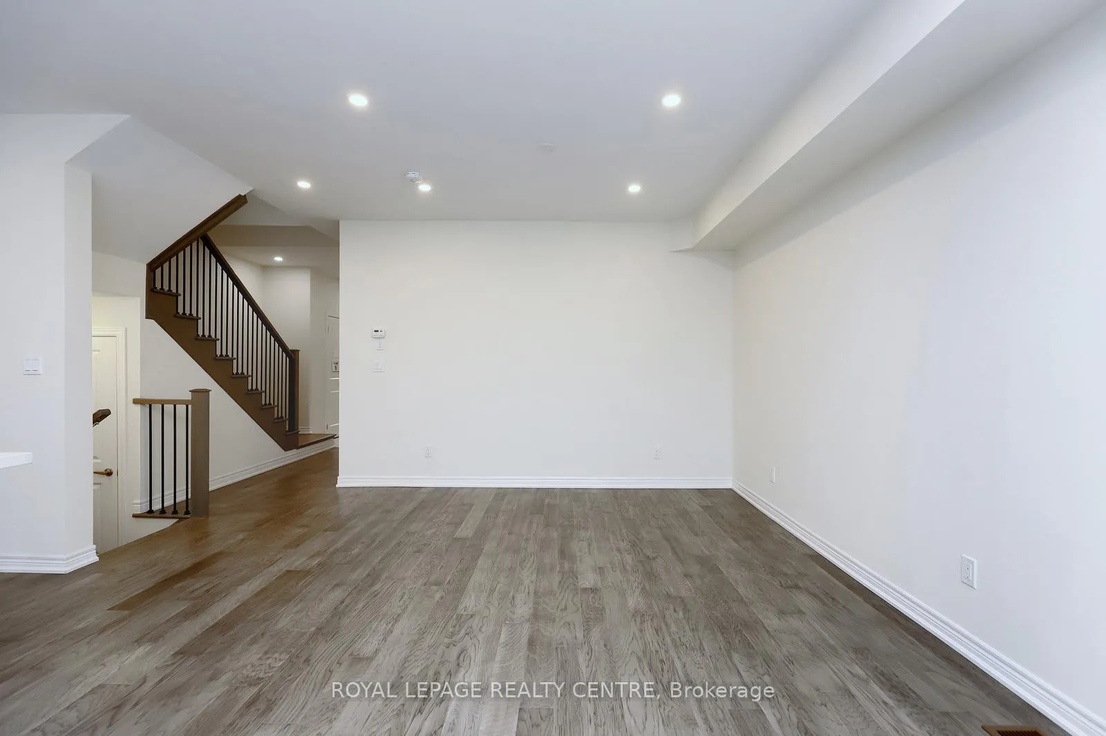 Photo 8 of 64 Genoa Drive, Hamilton, Ryckmans — HOMEH