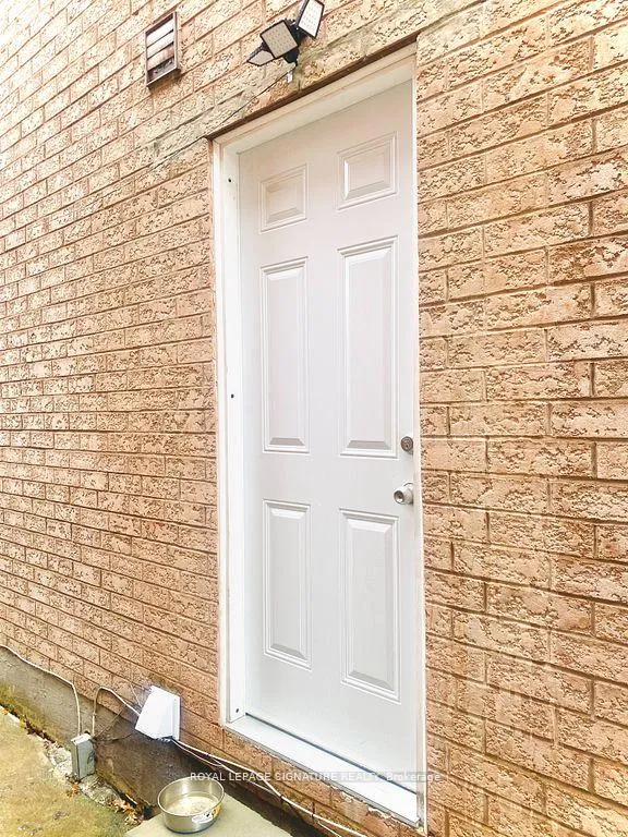 Photo 7 of Unit Lower, 23 Sunley Crescent, Brampton, Fletcher's West — HOMEH