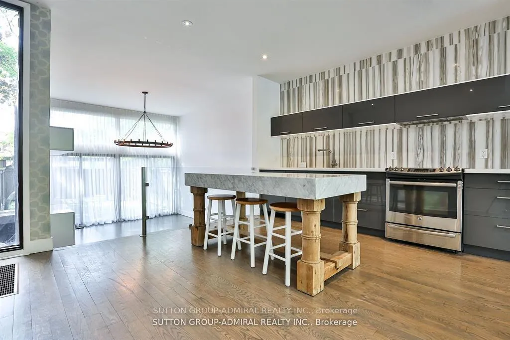 Photo 11 of 169 Woburn Avenue, Toronto, Lawrence Park North — HOMEH