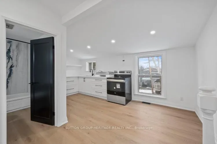 Photo 2 of Unit 4, 852 Simcoe Street N, Oshawa, Centennial — HOMEH