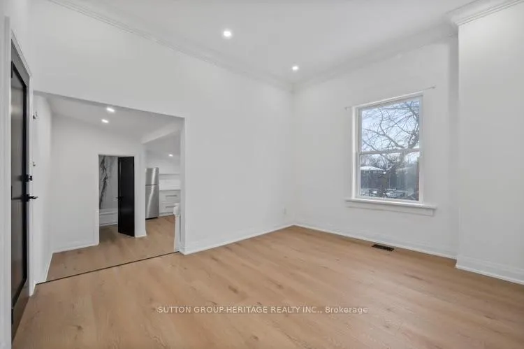 Photo 3 of Unit 4, 852 Simcoe Street N, Oshawa, Centennial — HOMEH