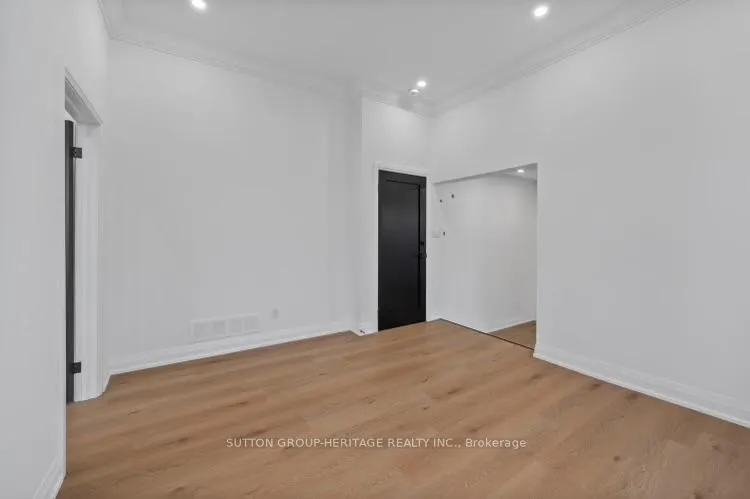 Photo 5 of Unit 4, 852 Simcoe Street N, Oshawa, Centennial — HOMEH