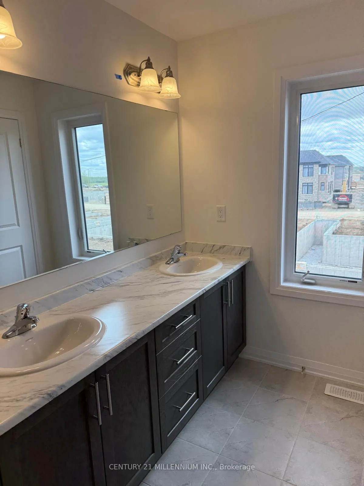 Photo 26 of 56 Blain Drive, Hamilton, Binbrook — HOMEH