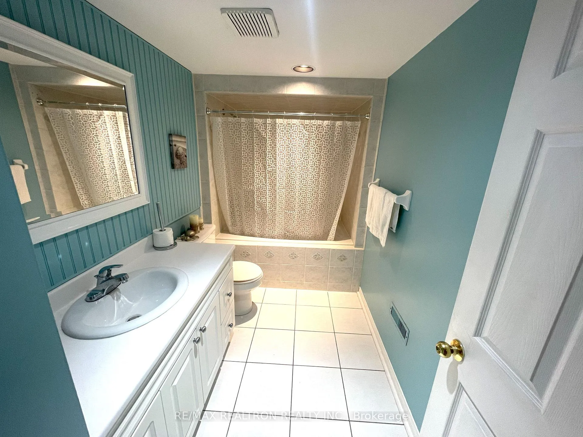 Photo 7 of 72 Pinnacle Trail, Aurora, Bayview Wellington — HOMEH