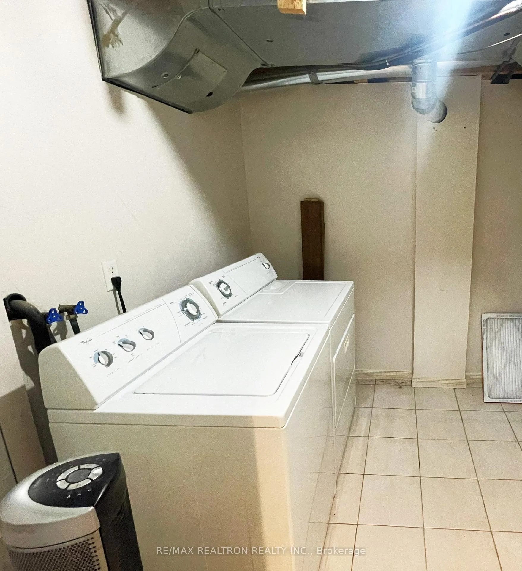 Photo 8 of 72 Pinnacle Trail, Aurora, Bayview Wellington — HOMEH