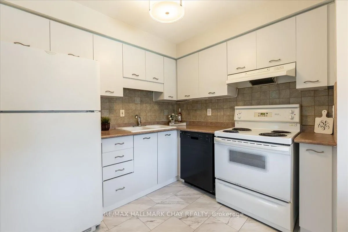 Photo 20 of Unit 2, 50 Loggers Run, Barrie, Ardagh — HOMEH