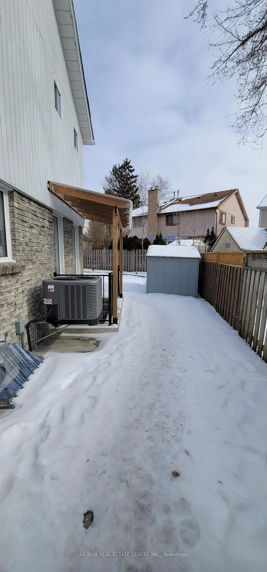 Photo 2 of Unit Basement, 26 Nottawasaga Crescent, Brampton, Heart Lake West — HOMEH