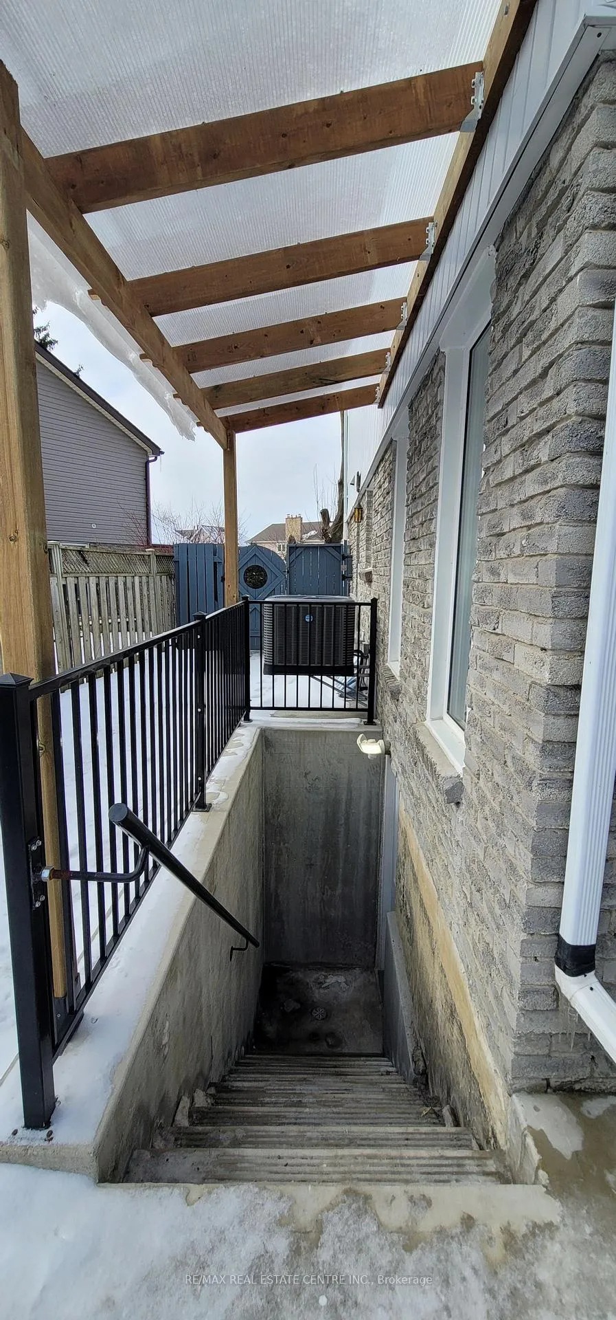 Photo 4 of Unit Basement, 26 Nottawasaga Crescent, Brampton, Heart Lake West — HOMEH