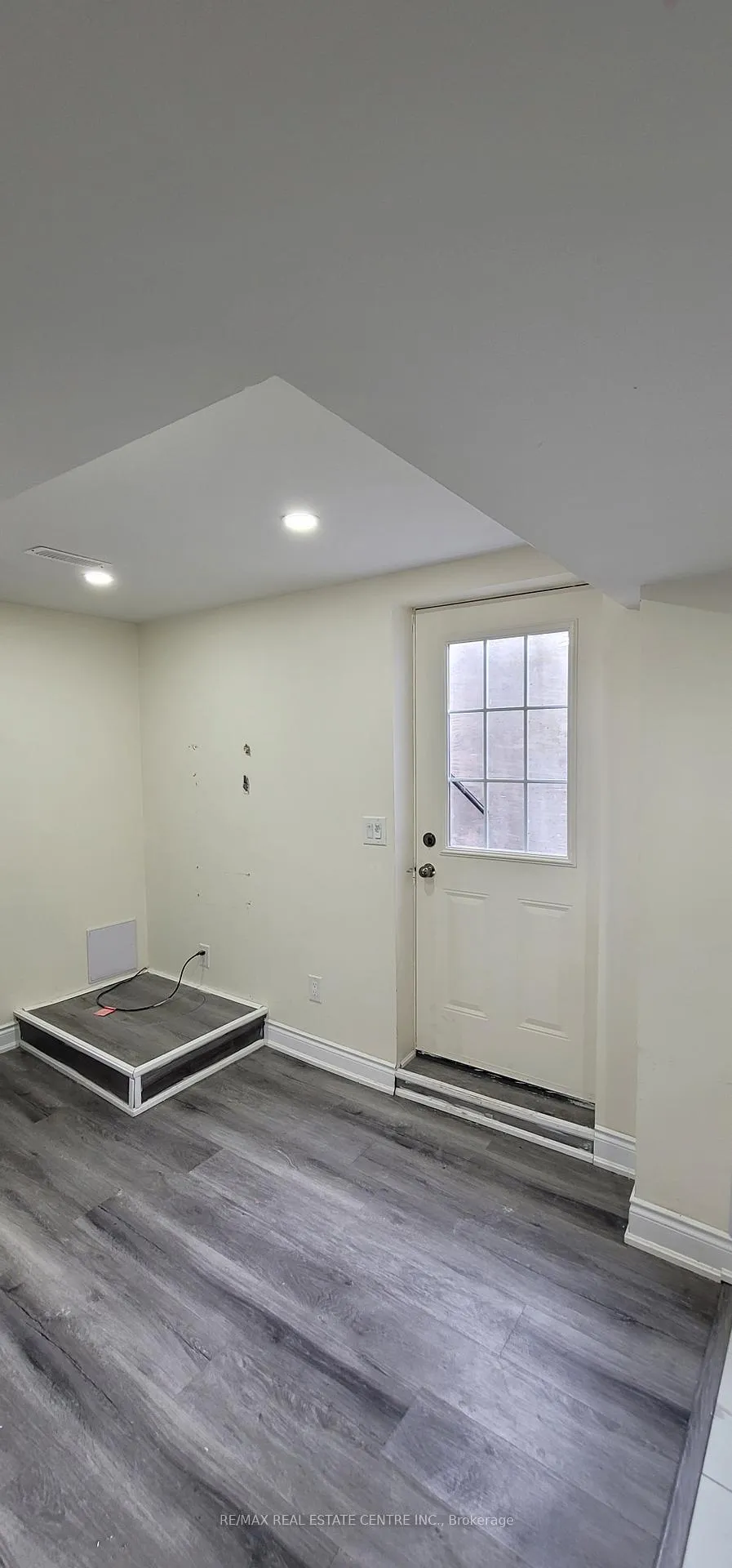 Photo 7 of Unit Basement, 26 Nottawasaga Crescent, Brampton, Heart Lake West — HOMEH