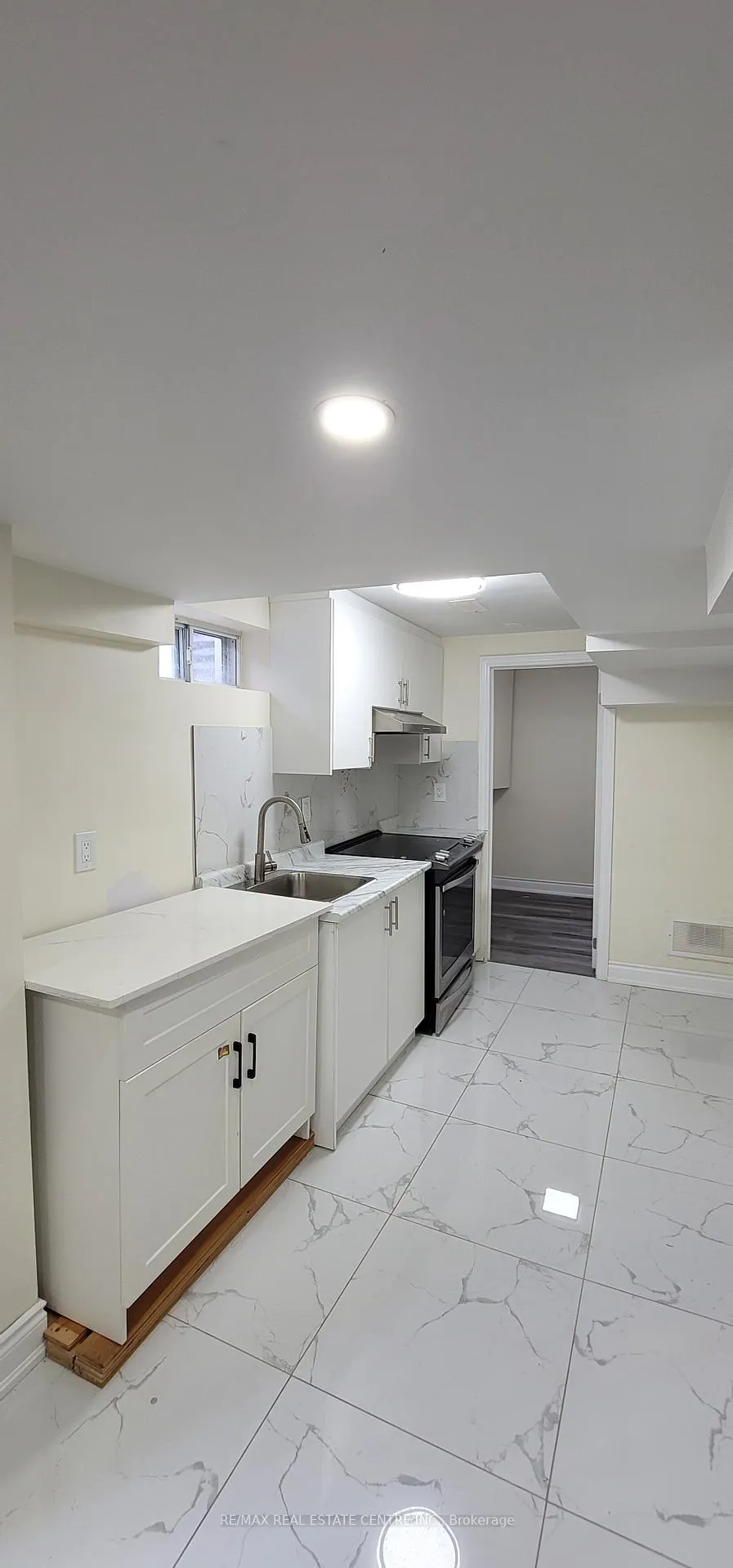 Photo 8 of Unit Basement, 26 Nottawasaga Crescent, Brampton, Heart Lake West — HOMEH