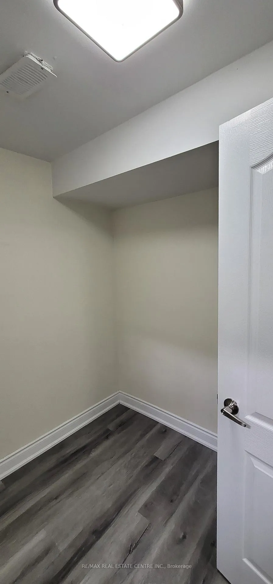 Photo 12 of Unit Basement, 26 Nottawasaga Crescent, Brampton, Heart Lake West — HOMEH