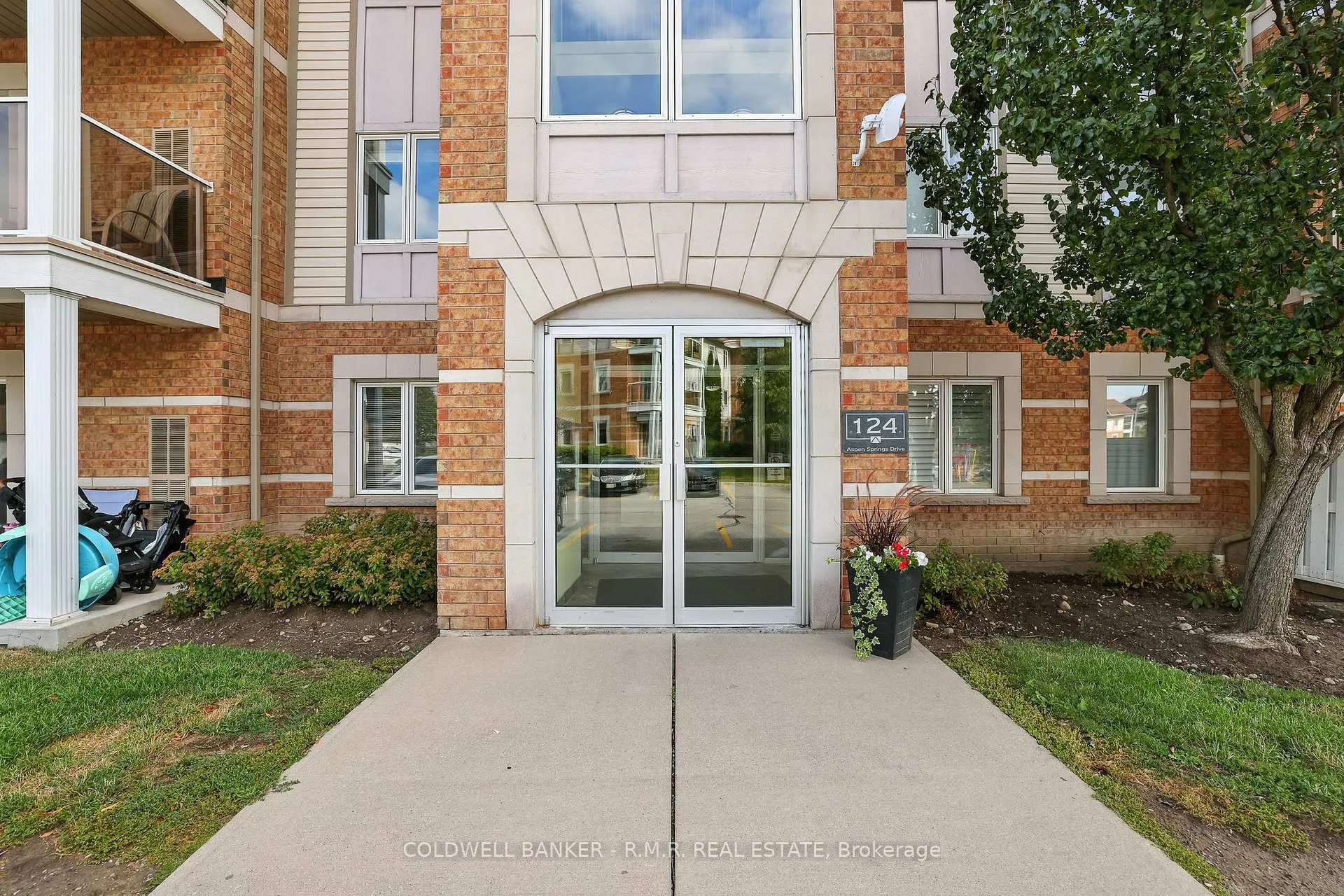 Photo 9 of Unit 310, 124 Aspen Springs Drive, Clarington, Bowmanville — HOMEH
