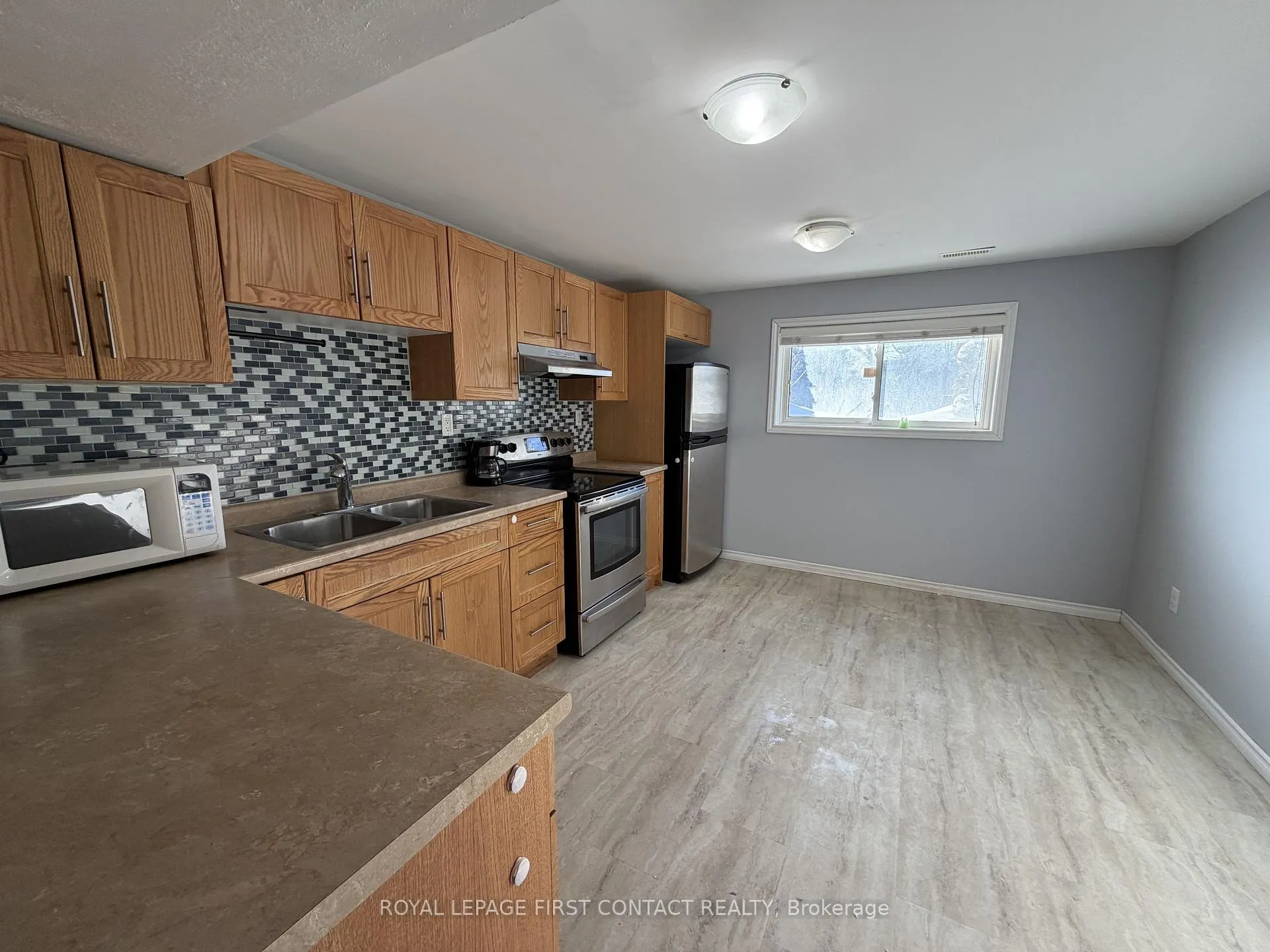Photo 2 of Unit unit #2 Basement, 198 Edgehill Drive N, Barrie, Letitia Heights — HOMEH