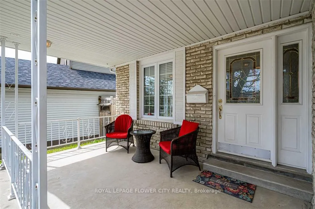 Photo 2 of 6 Reynier Drive, Brampton, Heart Lake — HOMEH