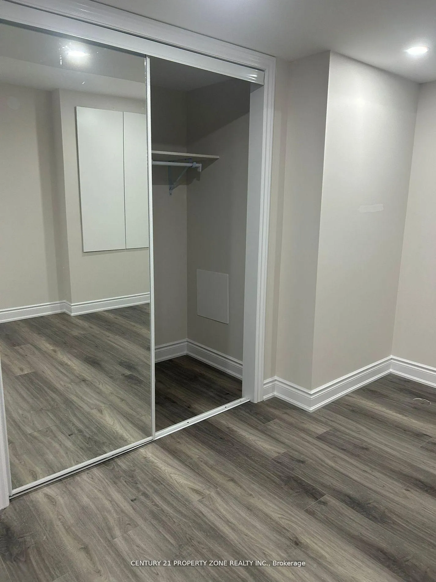 Photo 2 of Unit Bsmt, 25 Abbotsbury Drive, Brampton, Credit Valley — HOMEH