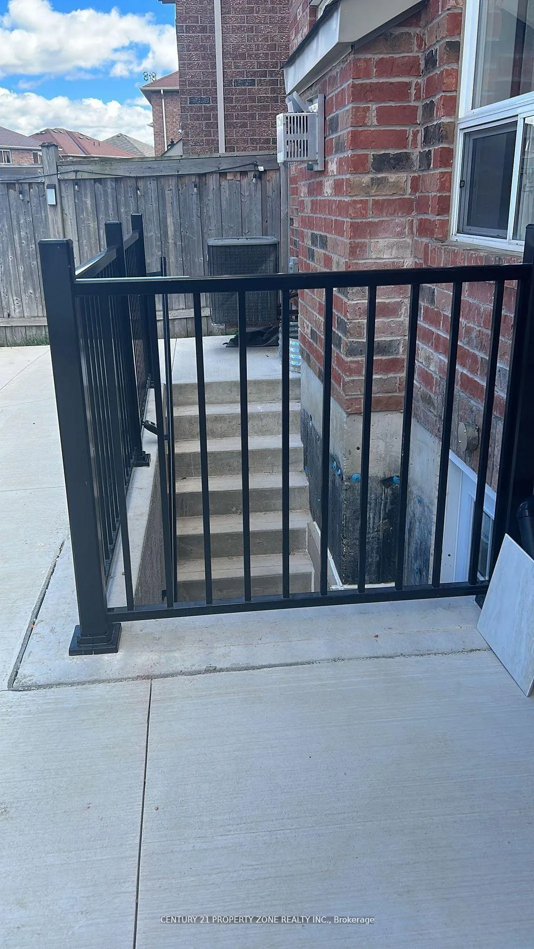 Photo 3 of Unit Bsmt, 25 Abbotsbury Drive, Brampton, Credit Valley — HOMEH