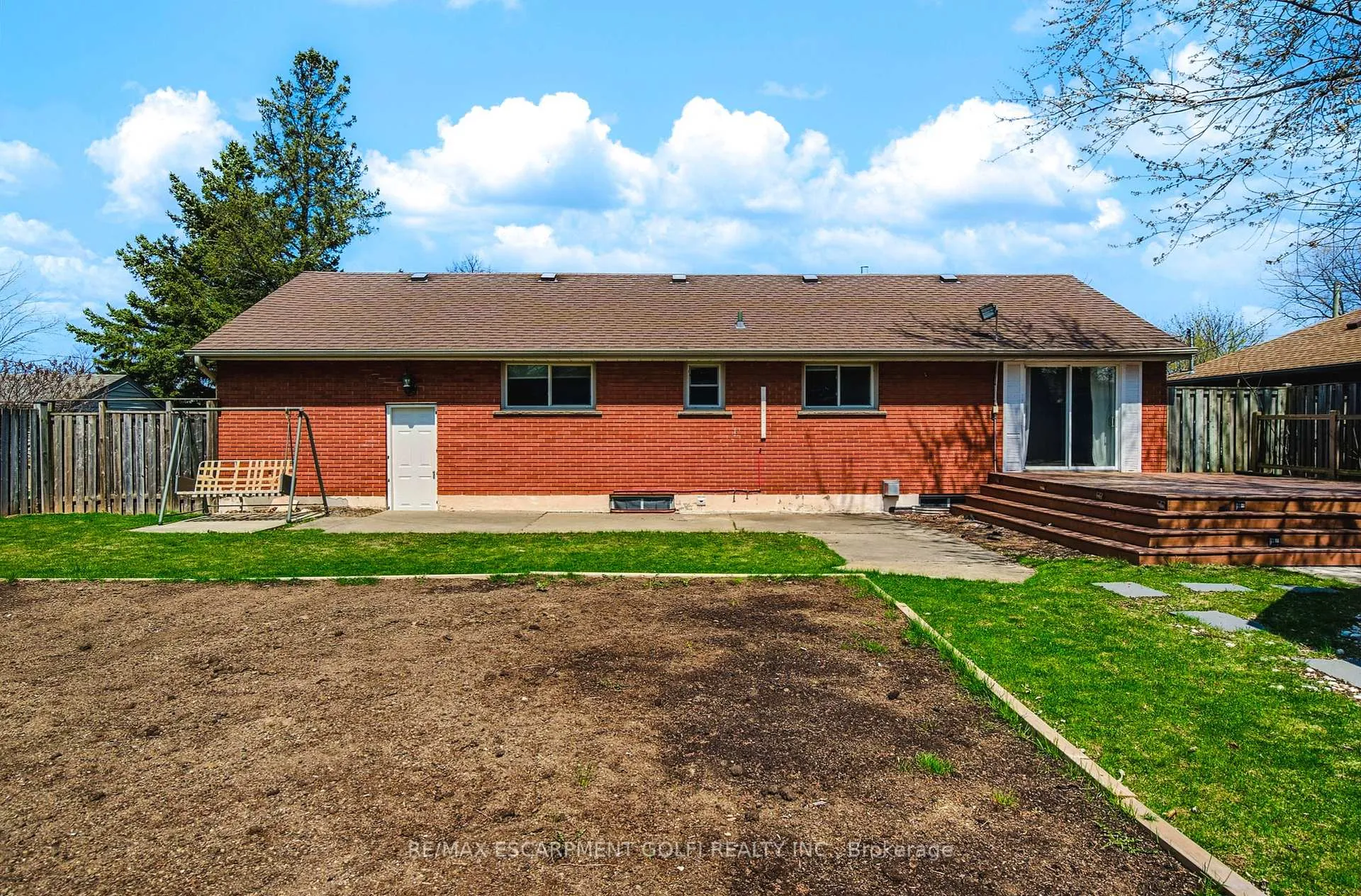 Photo 35 of 5 Cherry Avenue, Grimsby, Grimsby Beach — HOMEH