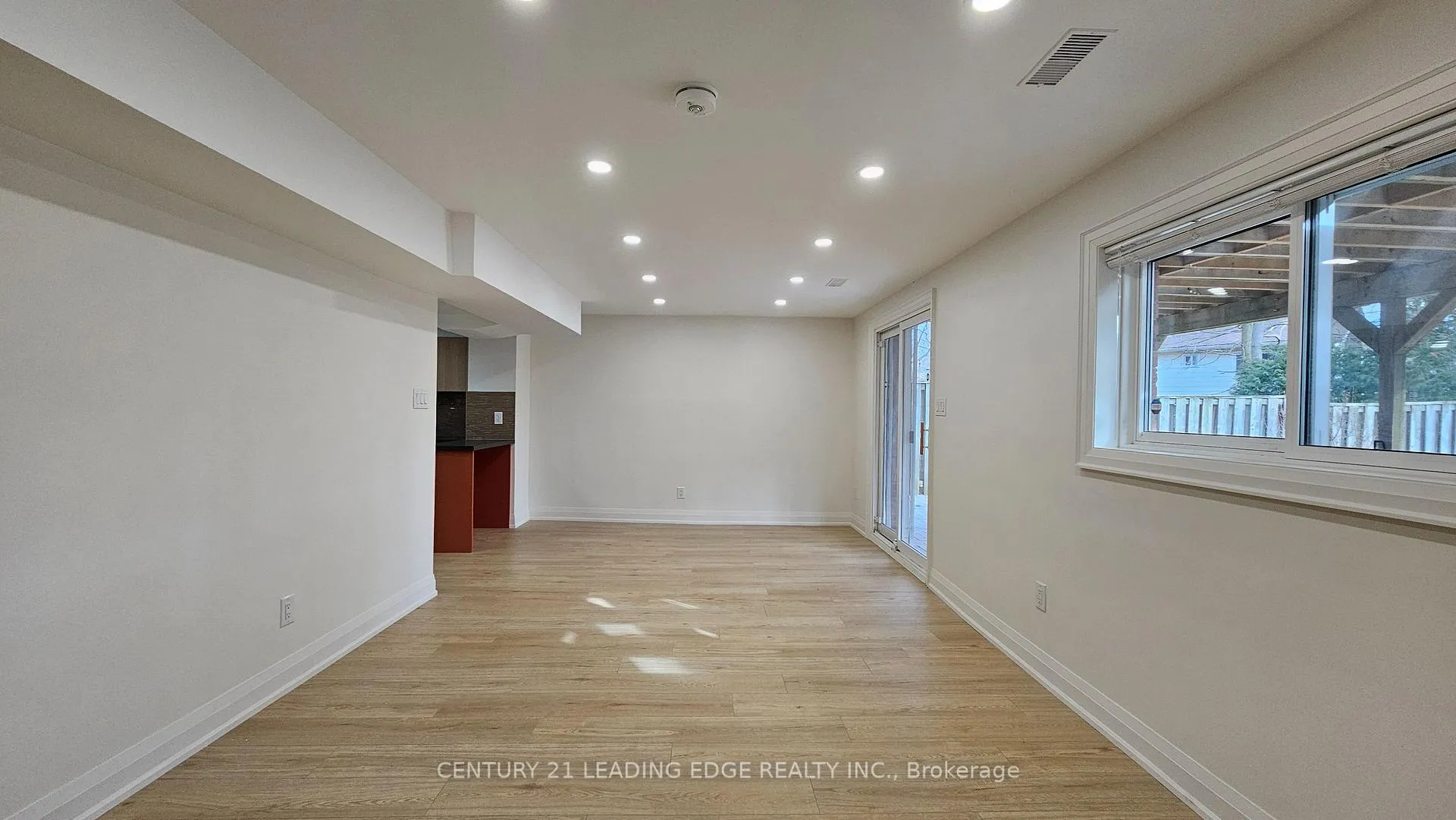 Photo 3 of 11 Fry Court, Markham, Markham Village — HOMEH