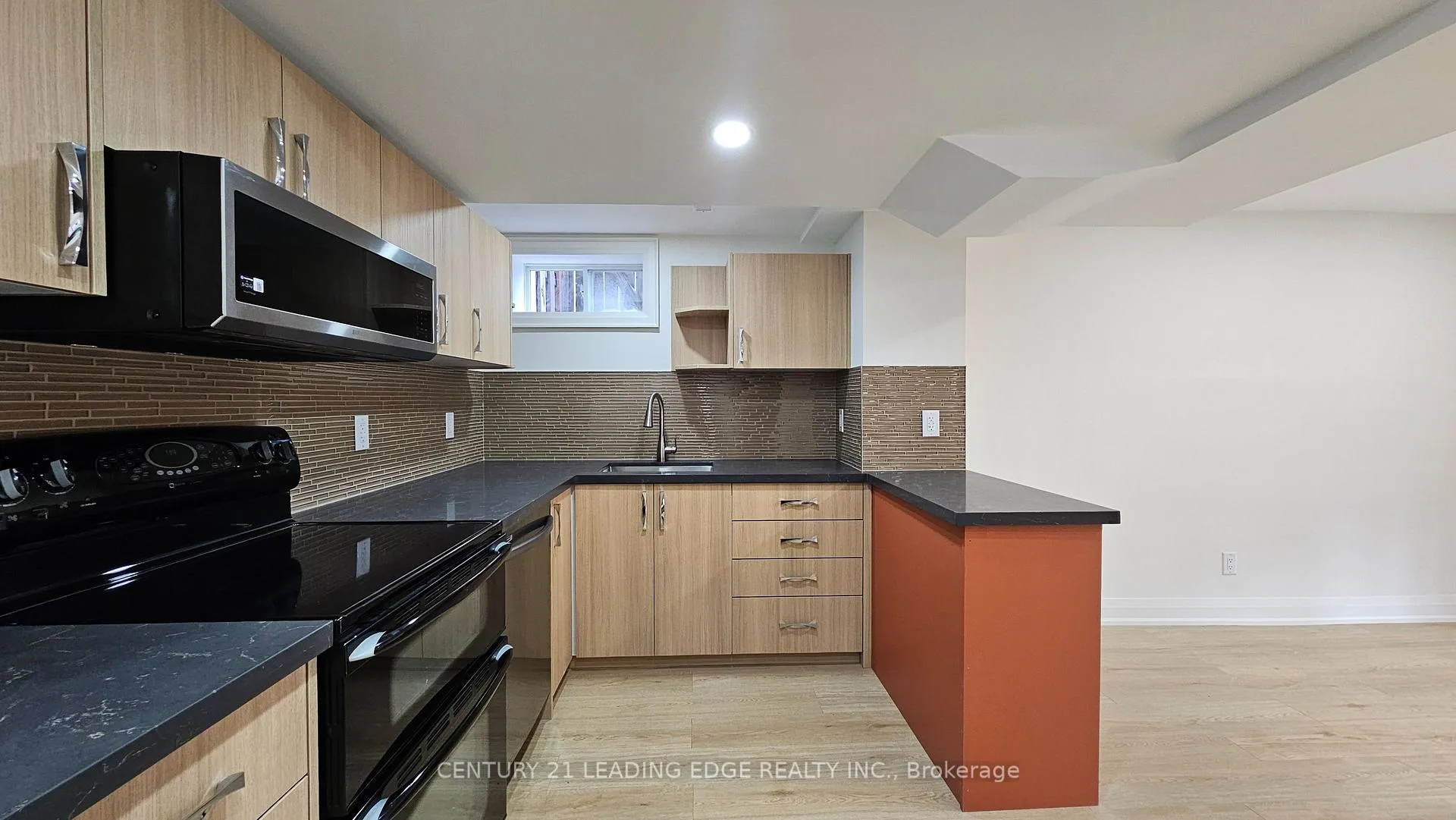 Photo 4 of 11 Fry Court, Markham, Markham Village — HOMEH