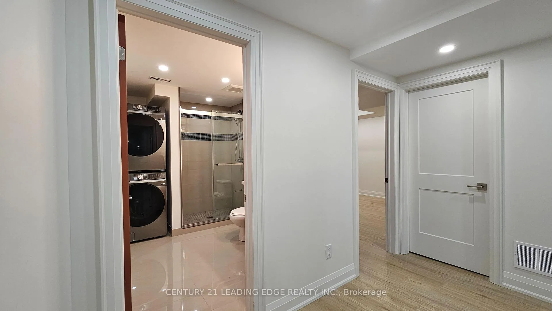 Photo 6 of 11 Fry Court, Markham, Markham Village — HOMEH