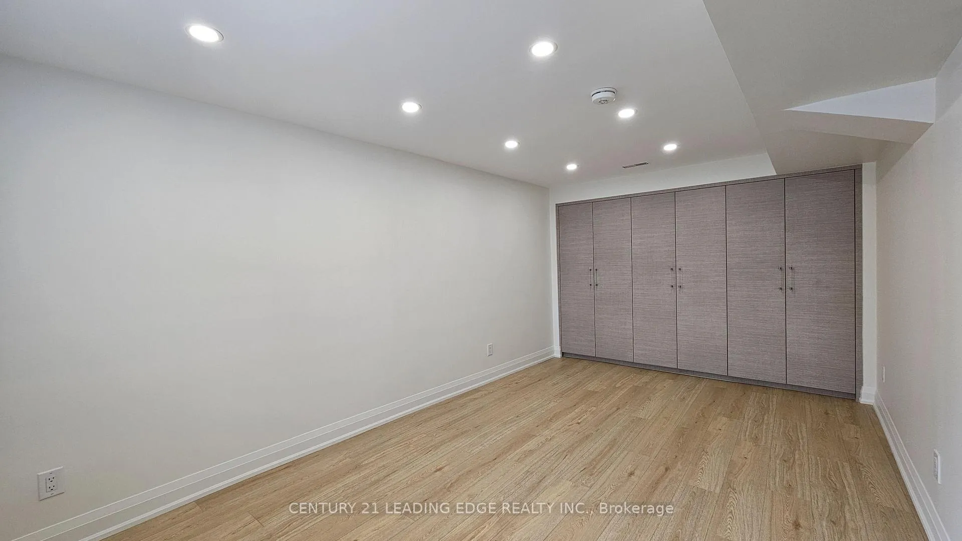 Photo 7 of 11 Fry Court, Markham, Markham Village — HOMEH