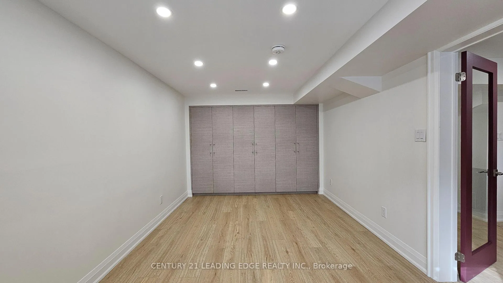 Photo 8 of 11 Fry Court, Markham, Markham Village — HOMEH