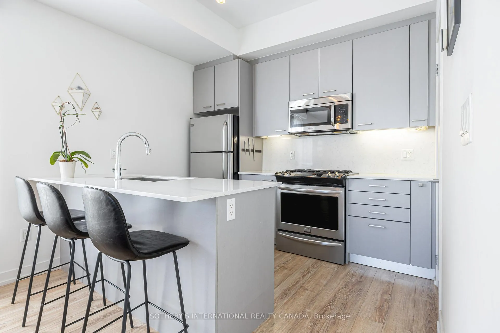 Photo 2 of Unit 4, 1331 Gerrard Street, Toronto, Greenwood-Coxwell — HOMEH