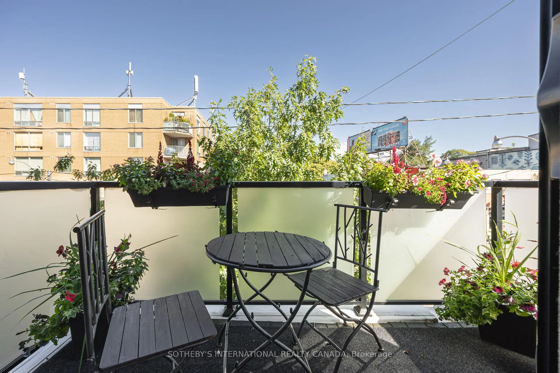 Photo 5 of Unit 4, 1331 Gerrard Street, Toronto, Greenwood-Coxwell — HOMEH