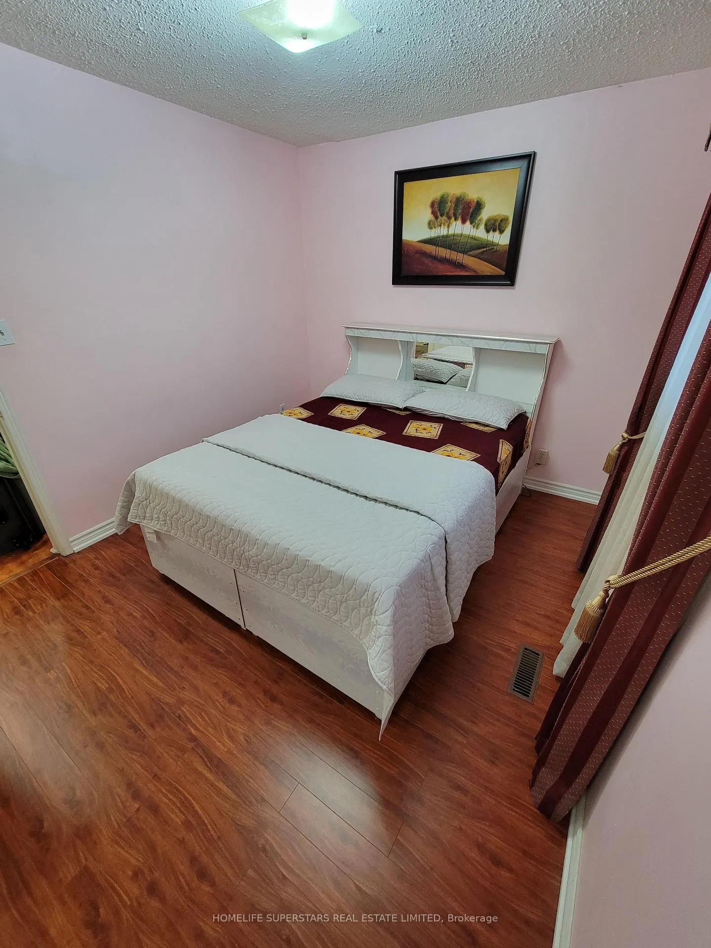 Photo 3 of 6 Elderwood Place, Brampton, Brampton North — HOMEH