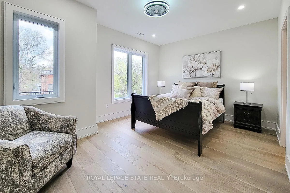 Photo 3 of 63 Hillside Avenue, Hamilton, Dundas — HOMEH