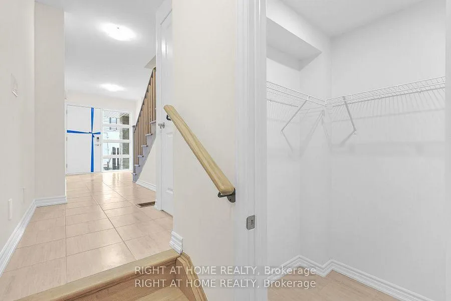 Photo 3 of 13 Gothenburg Lane, Markham, Angus Glen — HOMEH