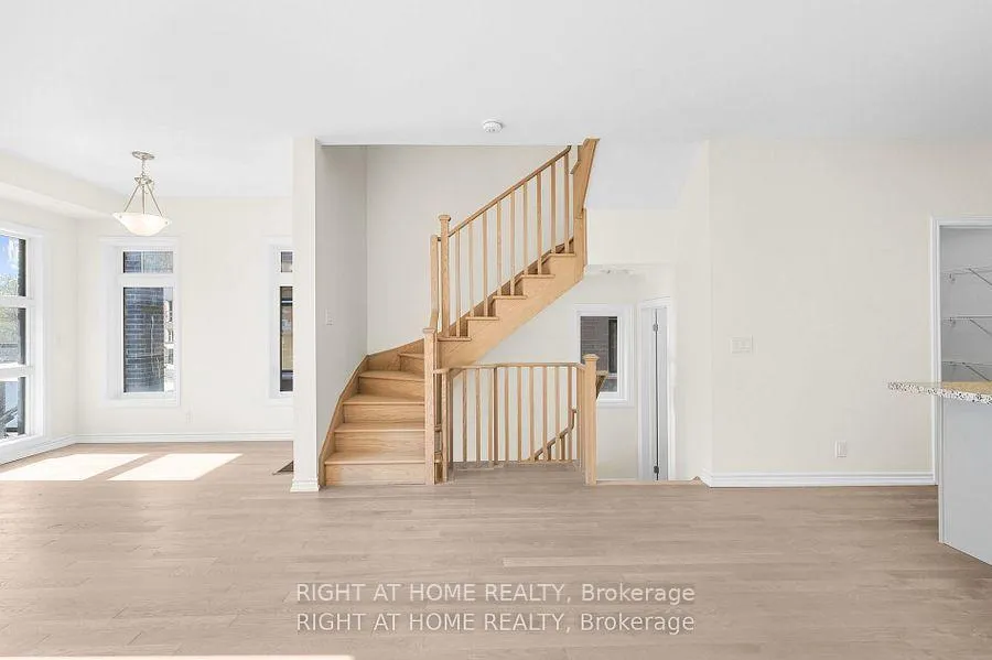 Photo 4 of 13 Gothenburg Lane, Markham, Angus Glen — HOMEH