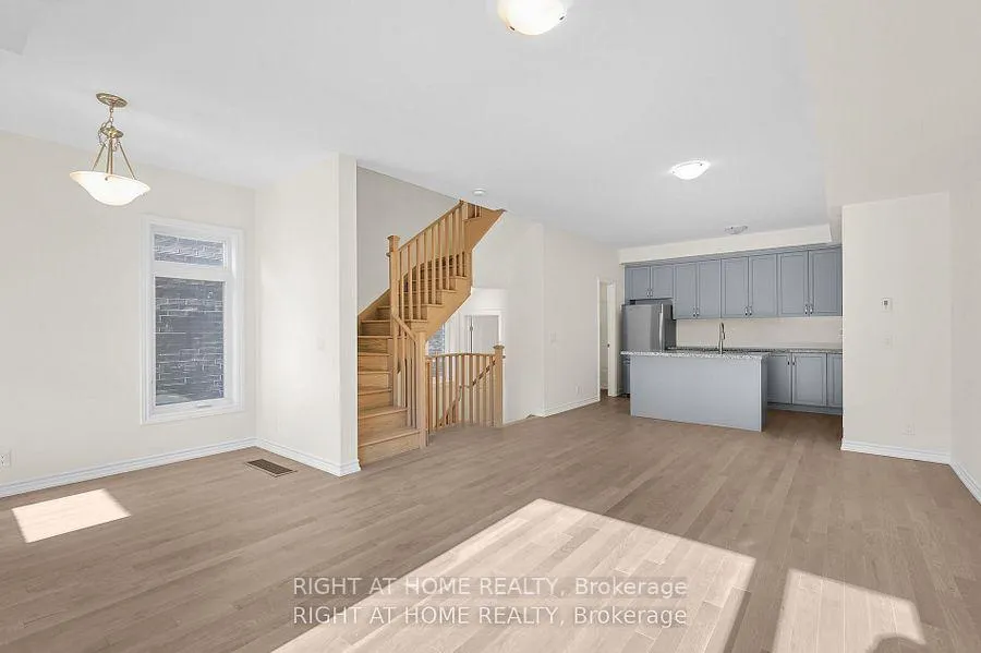 Photo 5 of 13 Gothenburg Lane, Markham, Angus Glen — HOMEH
