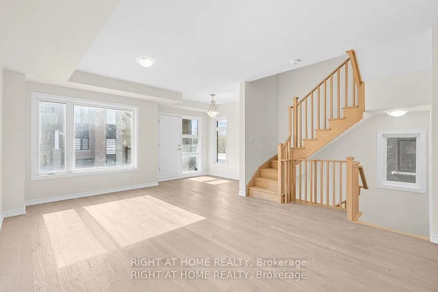 Photo 7 of 13 Gothenburg Lane, Markham, Angus Glen — HOMEH
