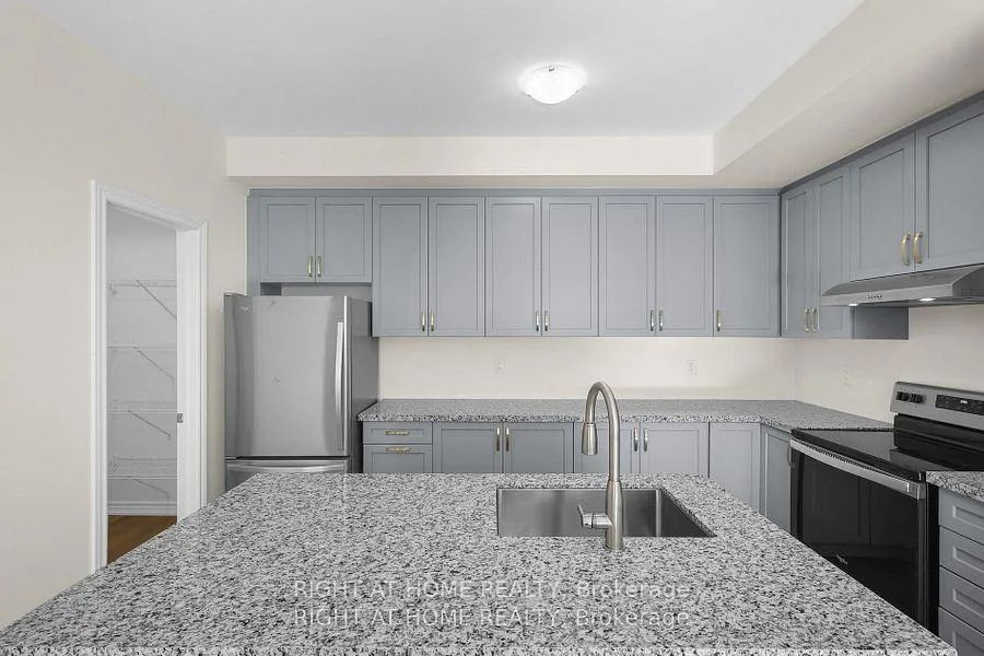 Photo 10 of 13 Gothenburg Lane, Markham, Angus Glen — HOMEH