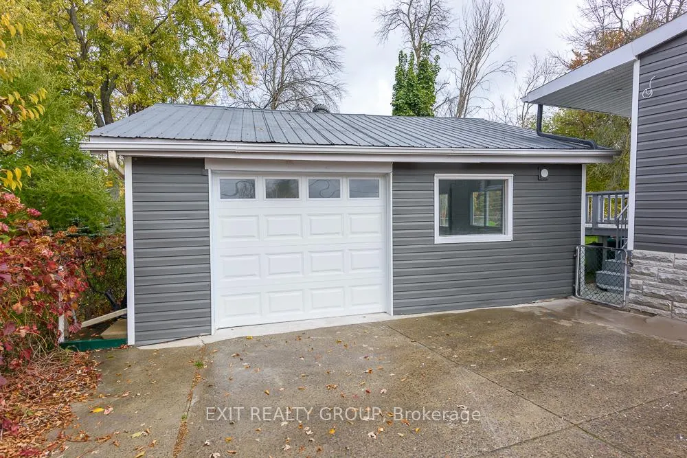 Photo 2 of 250 Ashley Street, Belleville, Thurlow Ward — HOMEH