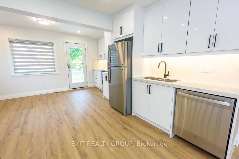 Photo 3 of 250 Ashley Street, Belleville, Thurlow Ward — HOMEH
