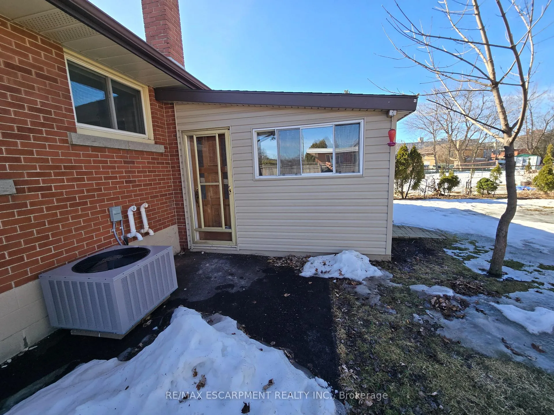 Photo 4 of Unit B, 492 East 16TH, Hamilton, Hill Park — HOMEH