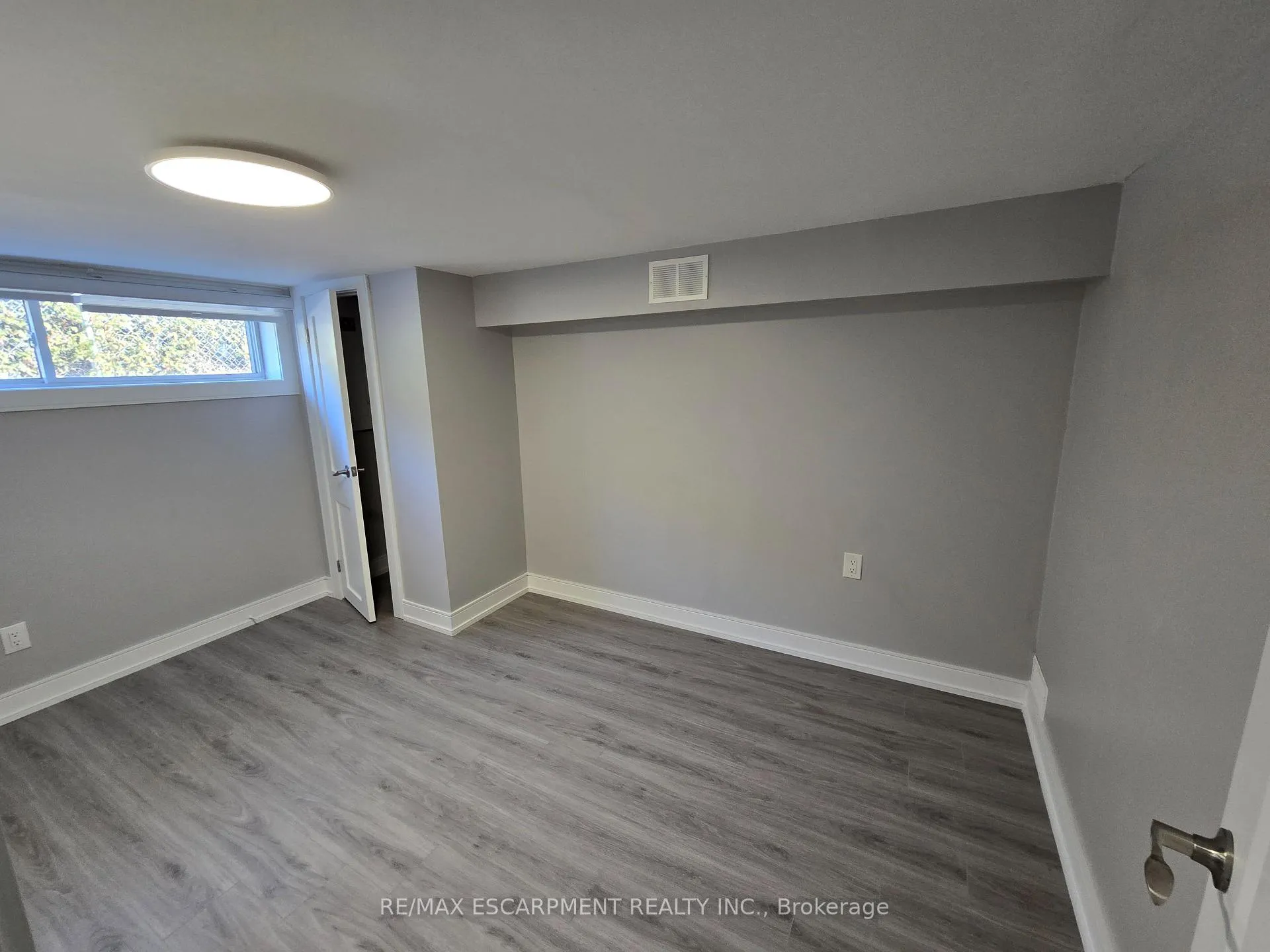 Photo 11 of Unit B, 492 East 16TH, Hamilton, Hill Park — HOMEH